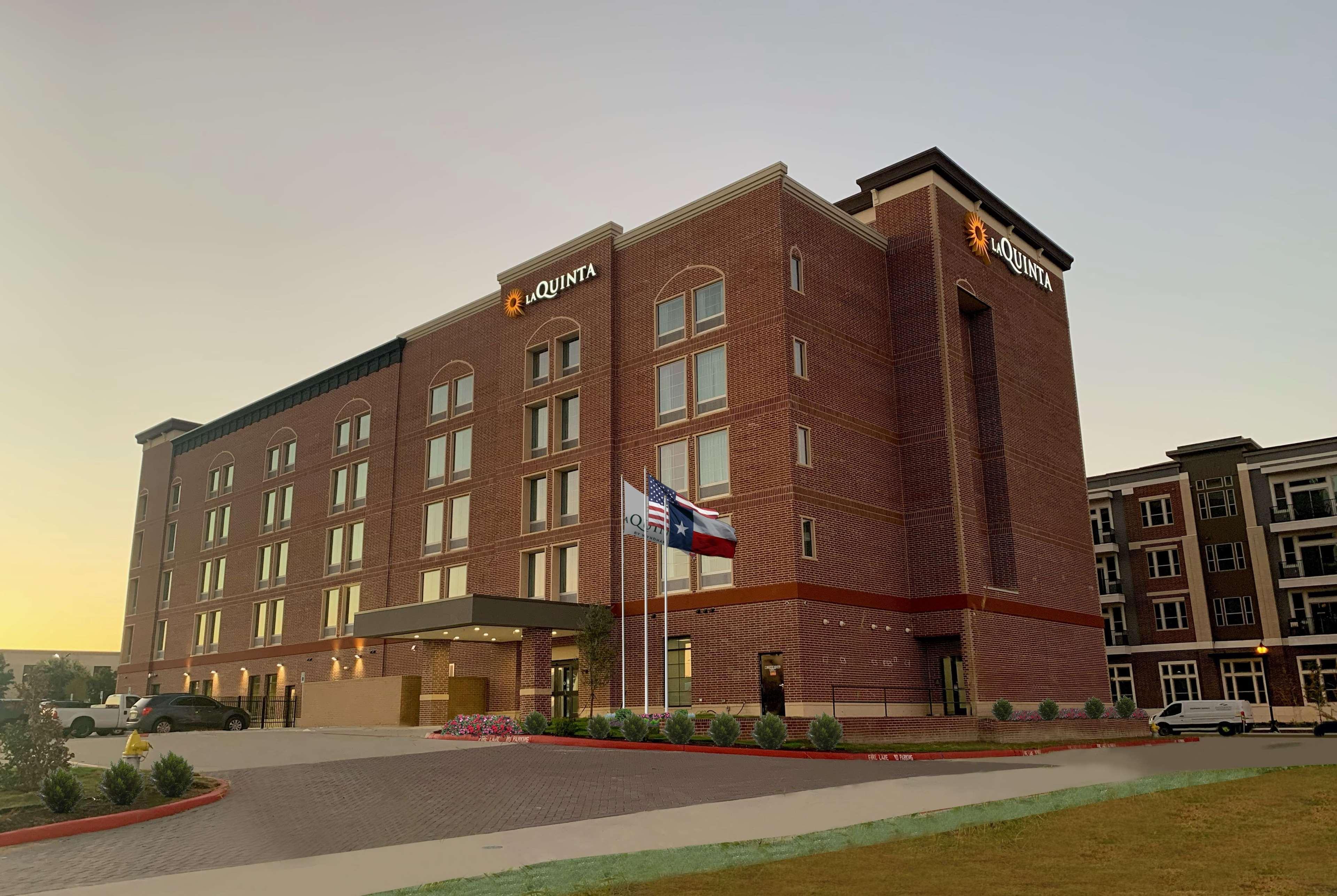 La Quinta Inn & Suites By Wyndham Dallas - Frisco Stadium 外观 照片