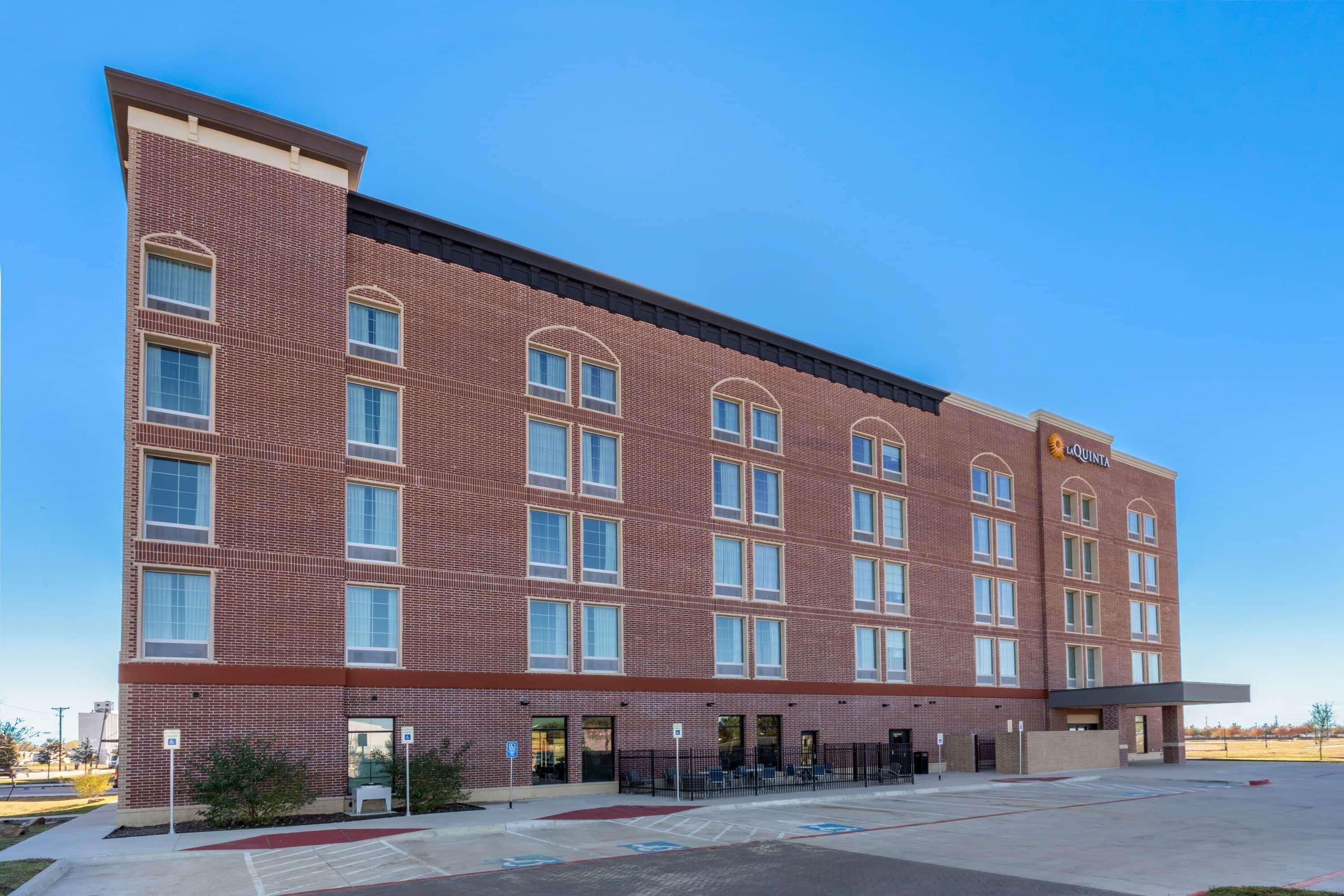La Quinta Inn & Suites By Wyndham Dallas - Frisco Stadium 外观 照片